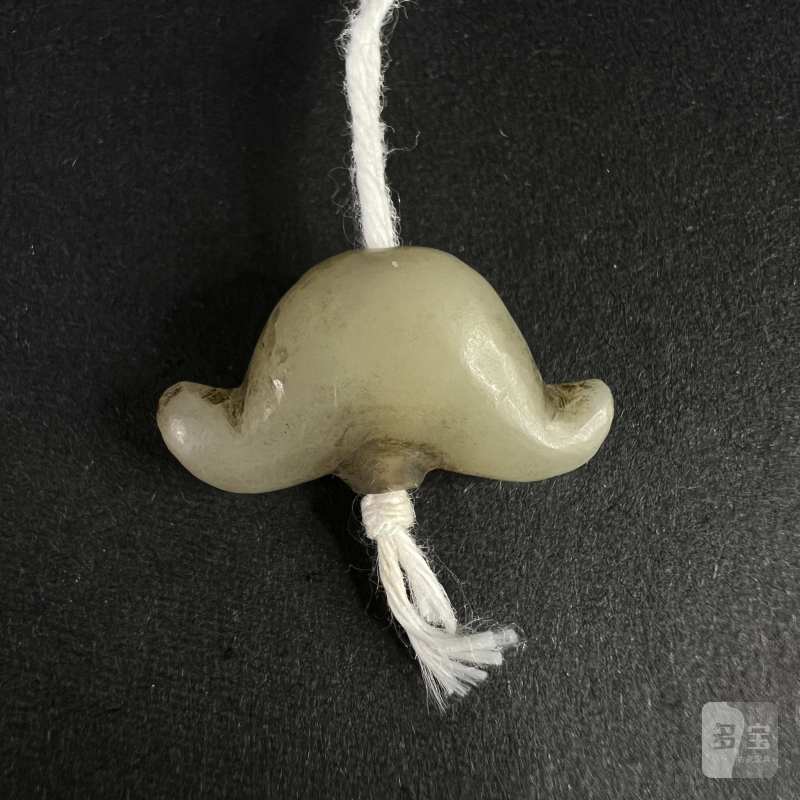 清代 玉菱角